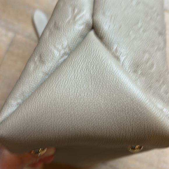 Louis Vuitton Monogram Empreinte Maida Hobo - Great Condition - Picture 15 of 16